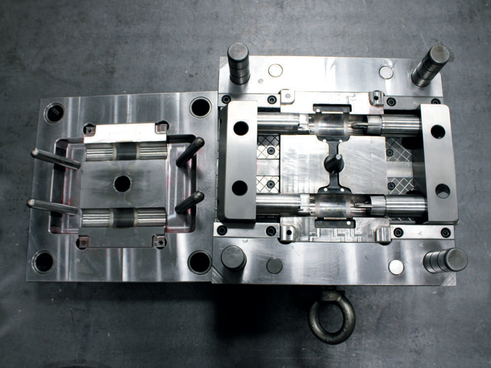 How should silicone mold choose steel?